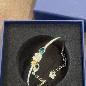 Swarovski Dúo Clover Bangle Bracelet
